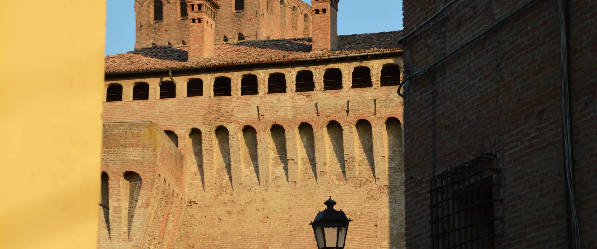 Rocca vista con il palazzo barozzi photo by Mauro Riccio